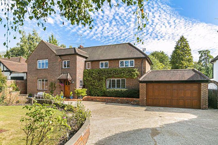 4 Bedroom Detached House For Sale In Lower Road, Fetcham, KT22