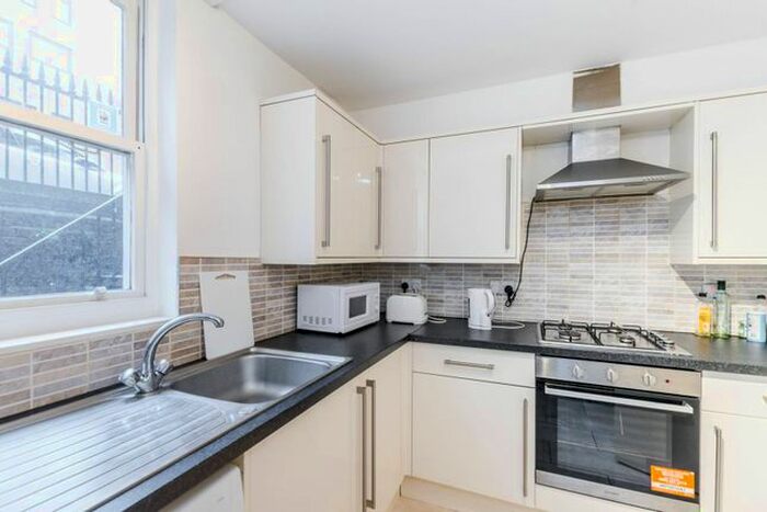 3 Bedroom Flat To Rent In Greenwell Street, Fitzrovia, London, W1W
