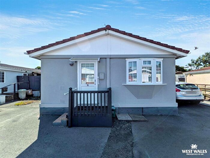 2 Bedroom Mobile/park Home For Sale In Station Road, Whitland, SA34