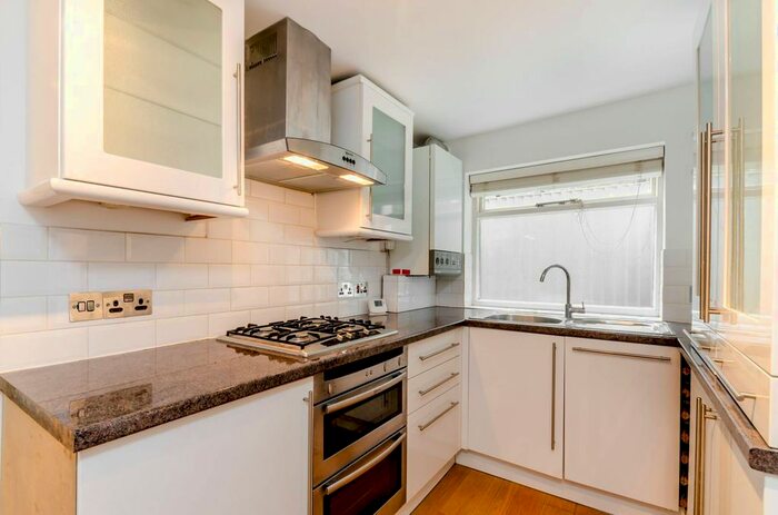 2 Bedroom Flat To Rent In Rotherwood Road, West Putney, London, SW15