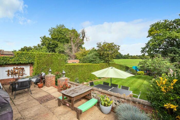 3 Bedroom Semi-Detached House For Sale In Elizabeth Close, Henley-On-Thames, Oxfordshire, RG9