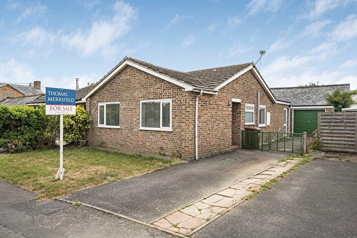 3 Bedroom Semi-Detached Bungalow For Sale In Blenheim Drive, Lauton, OX26