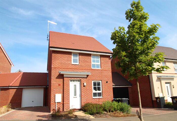3 Bedroom House To Rent In Admiral Avenue, Hemel Hempstead, HP2