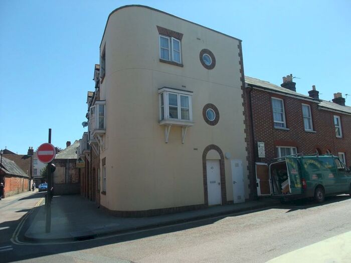 2 Bedroom Town House To Rent In Lugley Street, Newport, PO30