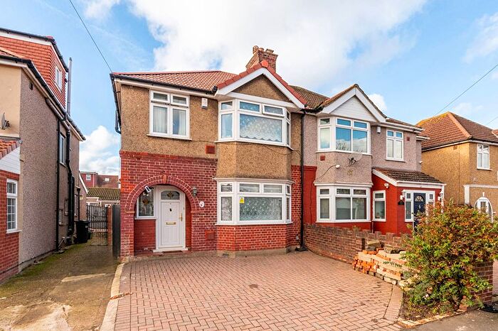4 Bedroom Semi-Detached House To Rent In Cambridge Close, Hounslow, TW4