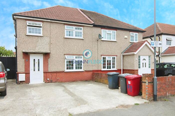 3 Bedroom Terraced House To Rent In Baylis Road, Slough, SL1