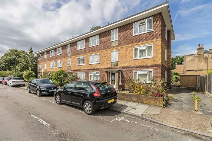 1 Bedroom Flat To Rent In Chelsea Close, Hampton Hill, Hampton, TW12