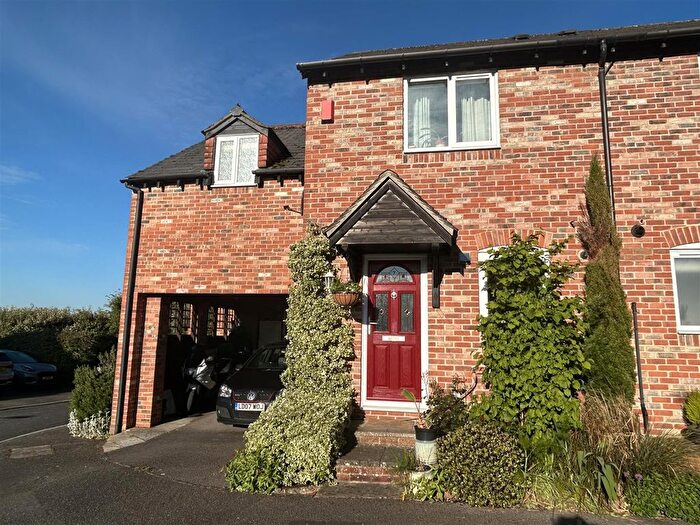 3 Bedroom Semi-Detached House For Sale In Fairfax Place, Manor Park, RG14