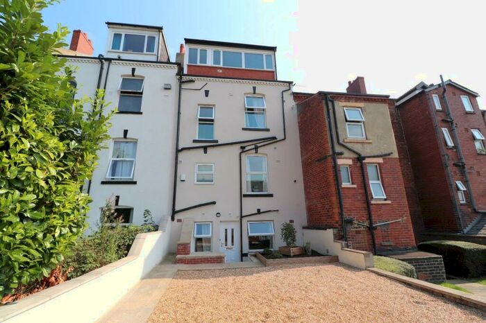 2 Bedroom Flat To Rent In Victoria Terrace, Leeds, West Yorkshire, Uk, LS3