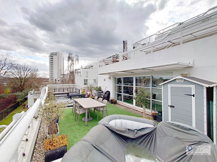 2 Bedroom Flat To Rent In Barrier Point Road, London, E16