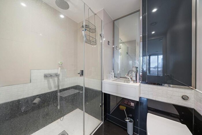 2 Bedroom Apartment To Rent In Eagle Point, City Road, London, EC1V