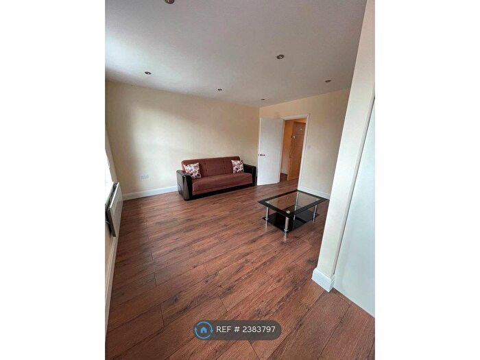 1 Bedroom Flat To Rent In The Mall, London, W5