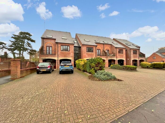 2 Bedroom Flat To Rent In Ock Mill Close, Abingdon, OX14