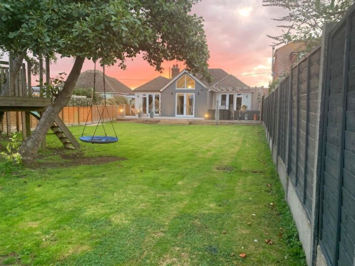 4 Bedroom Bungalow For Sale In Seaway Gardens, Romney Marsh, TN29