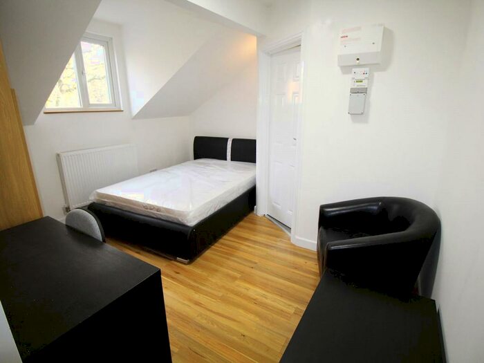 1 Bedroom Apartment To Rent In Regent Park Terrace, Leeds, West Yorkshire, LS6