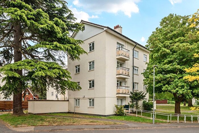 3 Bedroom Flat To Rent In Kingsnympton Park, Kingston Upon Thames, KT2