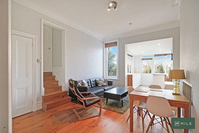 2 Bedroom Flat To Rent In Brondesbury Park, London, NW2