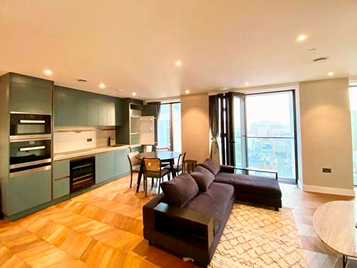 2 Bedroom Flat To Rent In Hexagon Apartments, Holborn, WC2B
