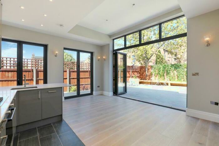 2 Bedroom Apartment To Rent In Villiers Road, Willesden Green, NW2