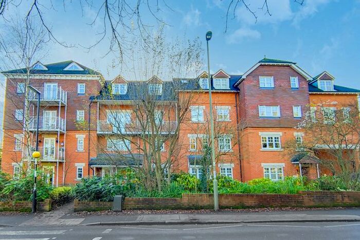 2 Bedroom Flat To Rent In Heathside Road, Woking, GU22