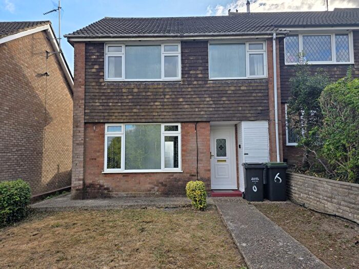 3 Bedroom Semi-Detached House To Rent In Highover Close, Luton, Bedfordshire, LU2