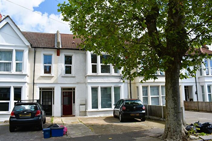 2 Bedroom Apartment For Sale In Anerley Road, Westcliff-on-Sea, SS0