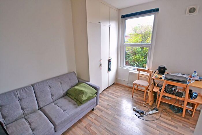Studio To Rent In Cricklewood Broadway, Cricklewood, NW2
