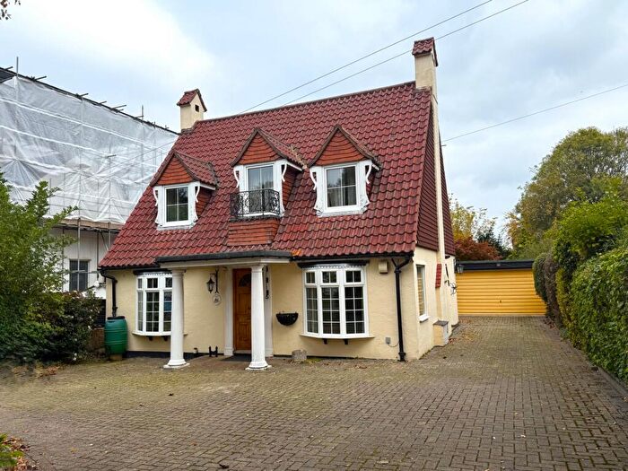 4 Bedroom Detached House For Sale In Park Avenue, Orpington, BR6