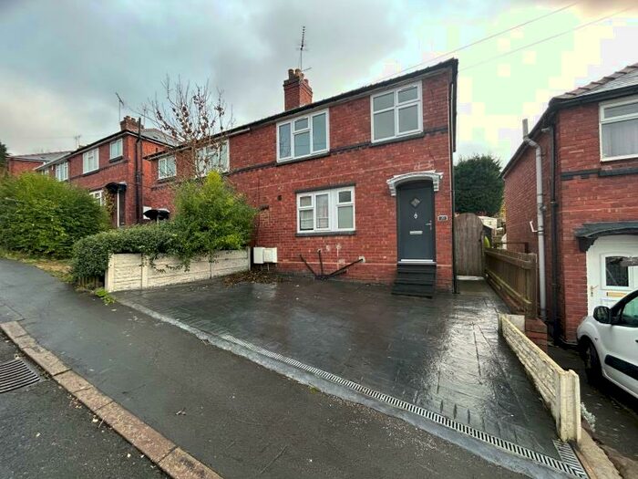3 Bedroom Semi-Detached House To Rent In Coombe Hill, Cradley Heath, West Midlands, B64
