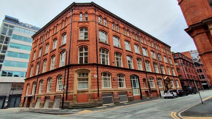 2 Bedroom Apartment To Rent In China House, Harter St, M1