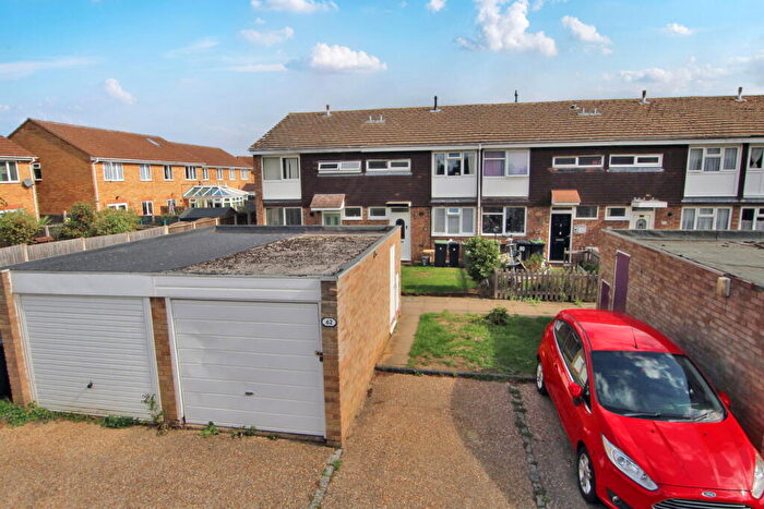 3 Bedroom Terraced House For Sale In Dapifer Drive, Sandy, SG19