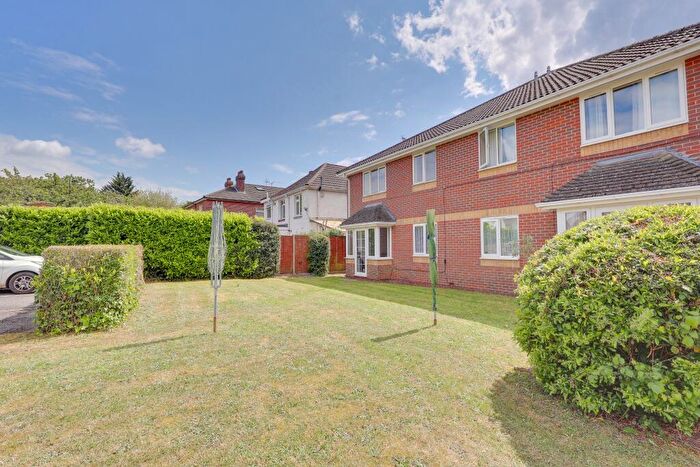1 Bedroom Flat For Sale In Obelisk Road, Woolston, SO19