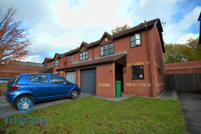 3 Bedroom Semi-Detached House To Rent In Bedarra Grove, Lenton, NG7