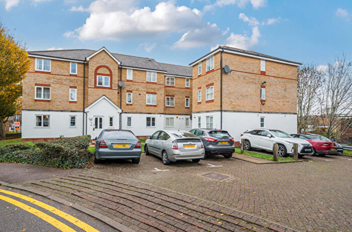 Apartment For Sale In Clarence Close, Barnet, EN4
