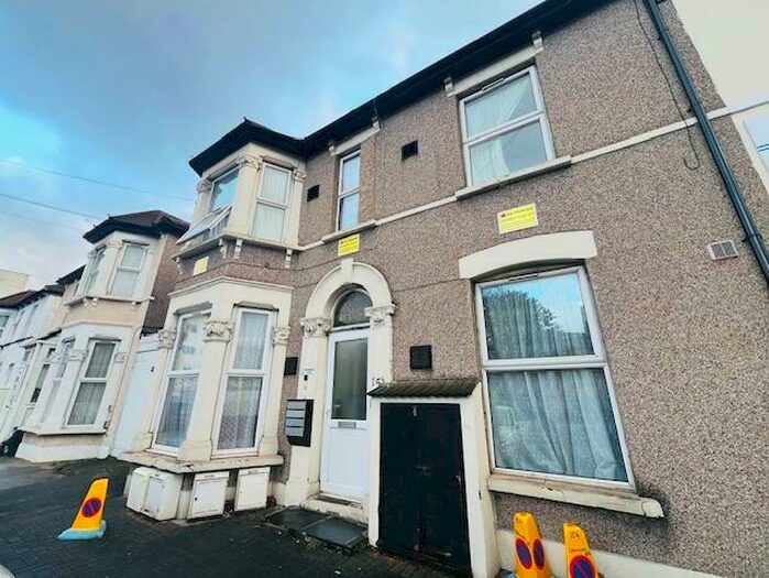 2 Bedroom Flat To Rent In Clements Road, Ilford, IG1