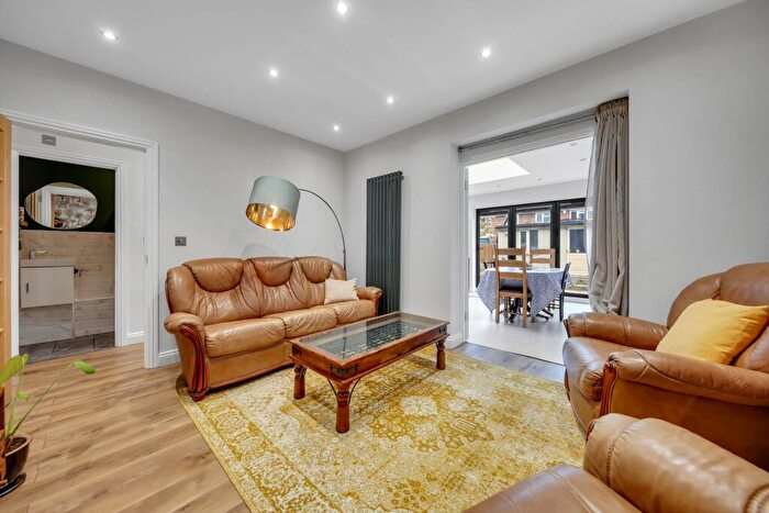 4 Bedroom House For Sale In Pearcroft Road, Leytonstone, E11