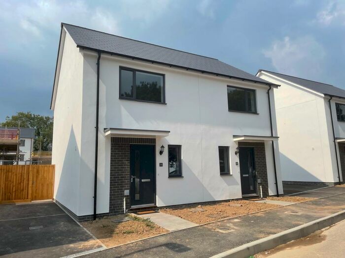 2 Bedroom House To Rent In St Austell, PL25