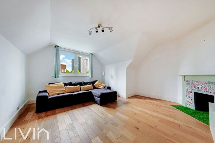 2 Bedroom Flat To Rent In Beech House Road, CR0