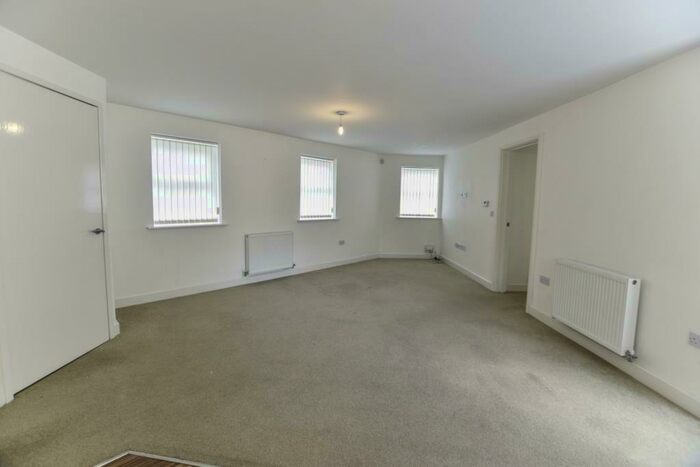 2 Bedroom Flat To Rent In Bunkers Hill Road, Hull, HU4