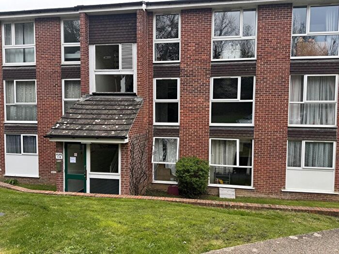 2 Bedroom Apartment For Sale In Southcote Road, Reading, Berkshire, RG30