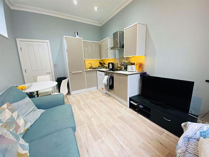 2 Bedroom Flat To Rent In West Park, Bristol, BS8