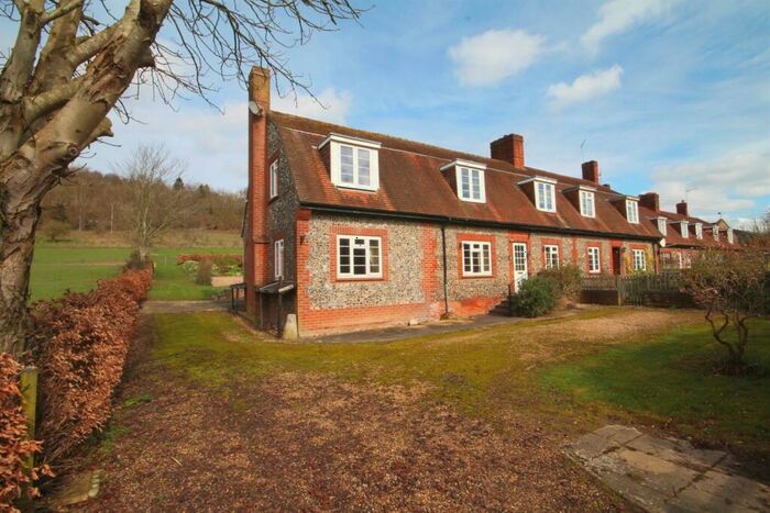 3 Bedroom Semi-Detached House For Sale In Hanger Farm Cottages, Fingest, RG9