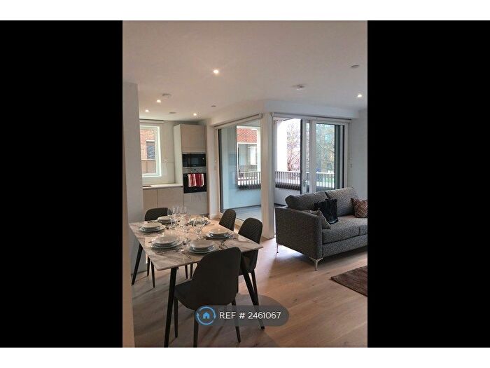 2 Bedroom Flat To Rent In Hurlock Heights, London, SE17