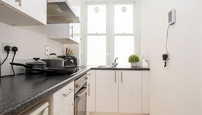 1 Bedroom Flat To Rent In Hill Street, London, W1J