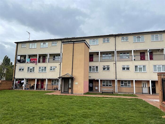 3 Bedroom Flat To Rent In Bramley Court, Baird Avenue, Southall, UB1