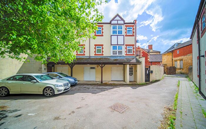 2 Bedroom Flat For Sale In Perretts Court, Melksham, SN12