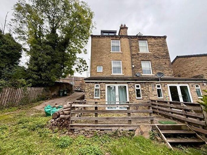 2 Bedroom Terraced House For Sale In Highfield Road, Idle, BD10