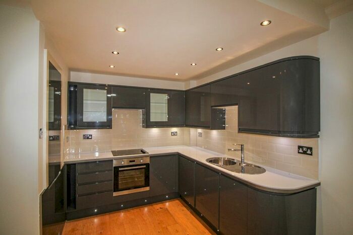 1 Bedroom Flat To Rent In Hadley Heights, Barnet, EN5