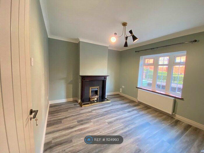 3 Bedroom Semi-Detached House To Rent In Hooley Lane, Redhill, RH1