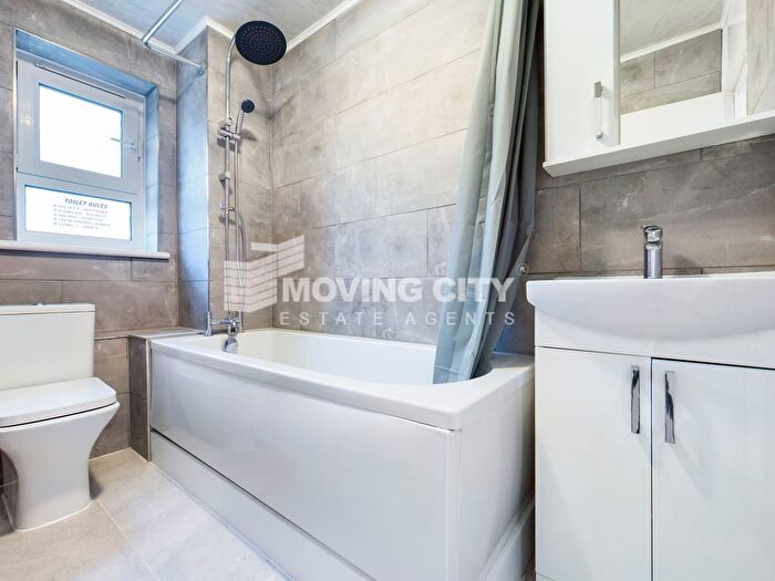 2 Bedroom Flat To Rent In Thorne Close, Canning Town, E16